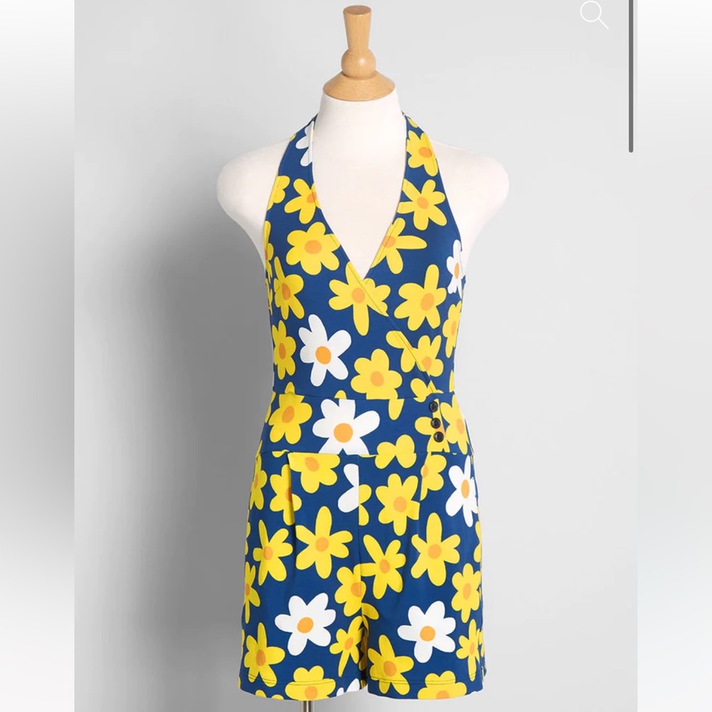 NWT ModCloth Dreaming of Daisies Romper Blue Yellow White Small S NEW Hippy